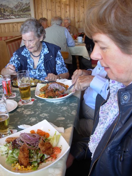 n_02 Mittagessen Pass Zhurn.jpg